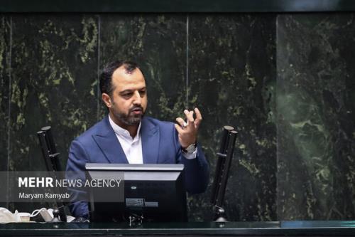 چند ده هزار نفر فراری مالیاتی داریم