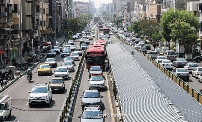 انتقاد عضو شورای شهر تهران از عبور خودرو های مسؤلان در خطوط ویژه