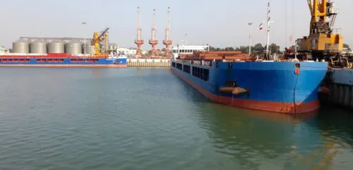 دو کشتی حامل گندم وارد مازندران شد