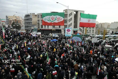 اولویت اصلی مدیران و مسؤلان کاهش فشار و مشکلات مردم است