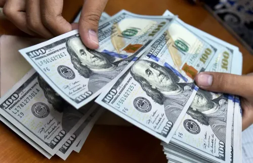 بازار دلار بانکی داغ شد مشکل خریداران چیست؟
